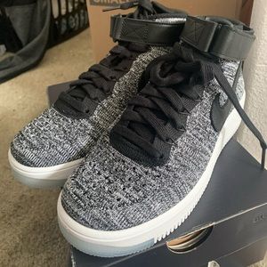 Nike Air Force 1 Flyknit Mid Shoes